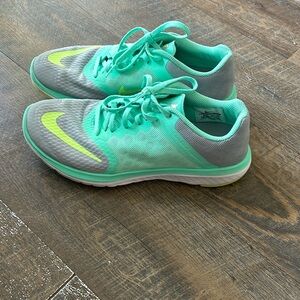 Nike FS Lite Run 3 Women’s Size 9 Mint and Gray